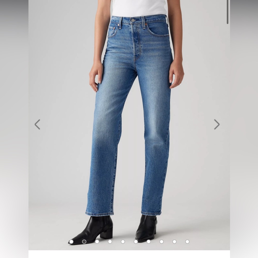 Levi's High-Rise Straight Leg Jeans in Light Blue and Blue - Picture 2 of 4